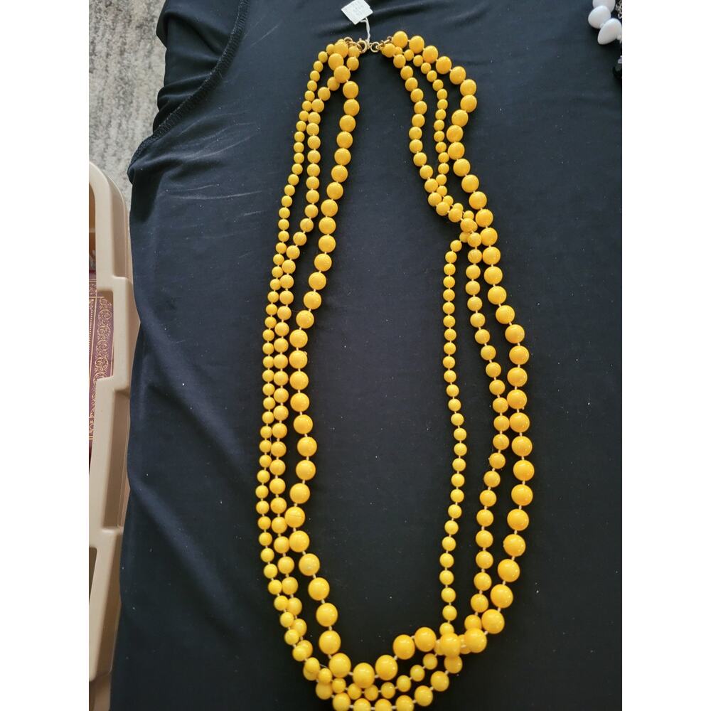 Vintage 3 strand 3 dif size Yellow beads Necklace Gold Tone Clasp 30" Nice - Picture 6 of 10